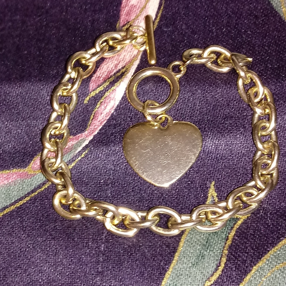 Gold Link Bracelet with Heart Charm - Picture 3 of 9
